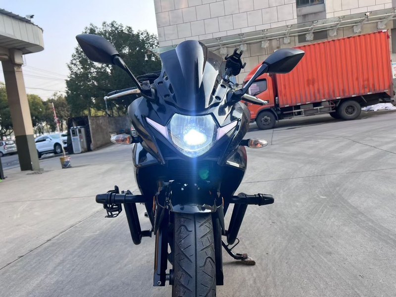 二手豪爵铃木GSX250R