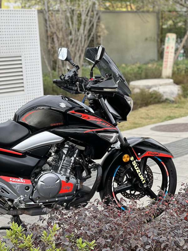 二手豪爵铃木骊驰 GW250