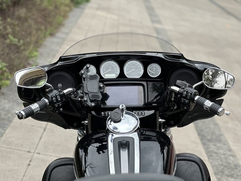 二手哈雷戴维森旗舰滑翔  Limited