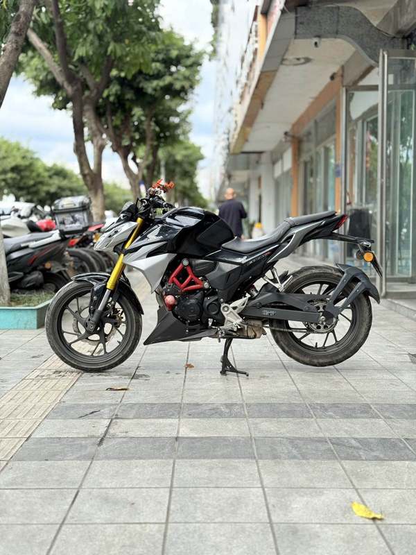 二手五羊本田CB190R 暴锋眼