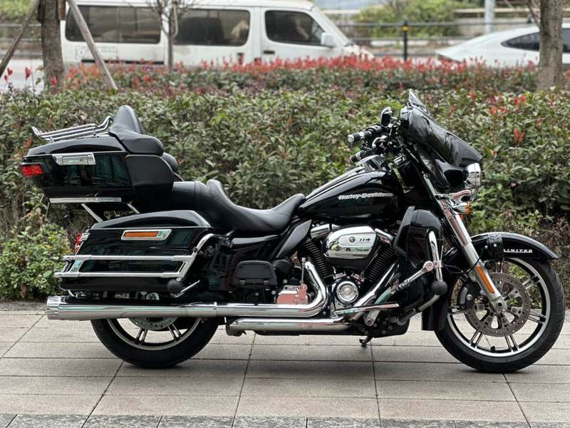 二手哈雷戴维森旗舰滑翔  Limited