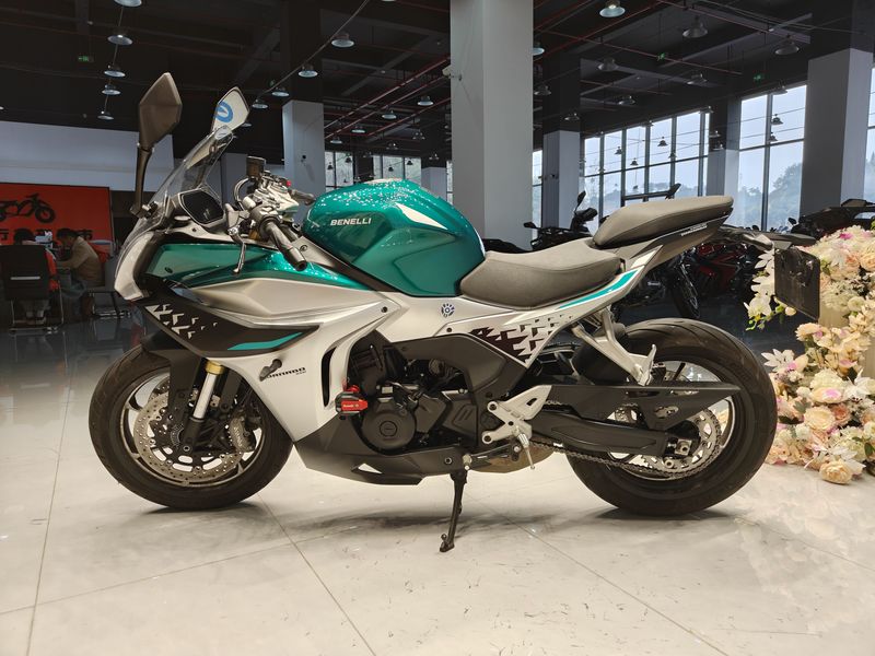 二手贝纳利龙卷风 Tornado 552R