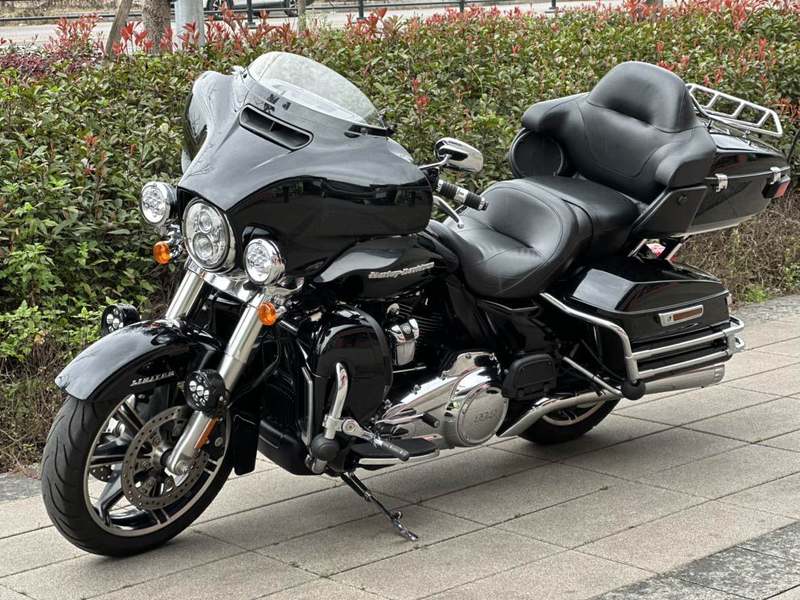 二手哈雷戴维森旗舰滑翔  Limited