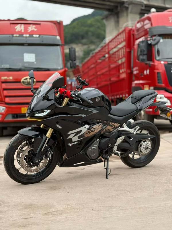 二手贝纳利龙卷风 Tornado 402R