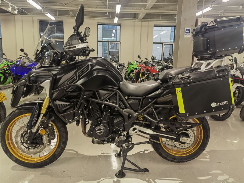 二手贝纳利TRK702