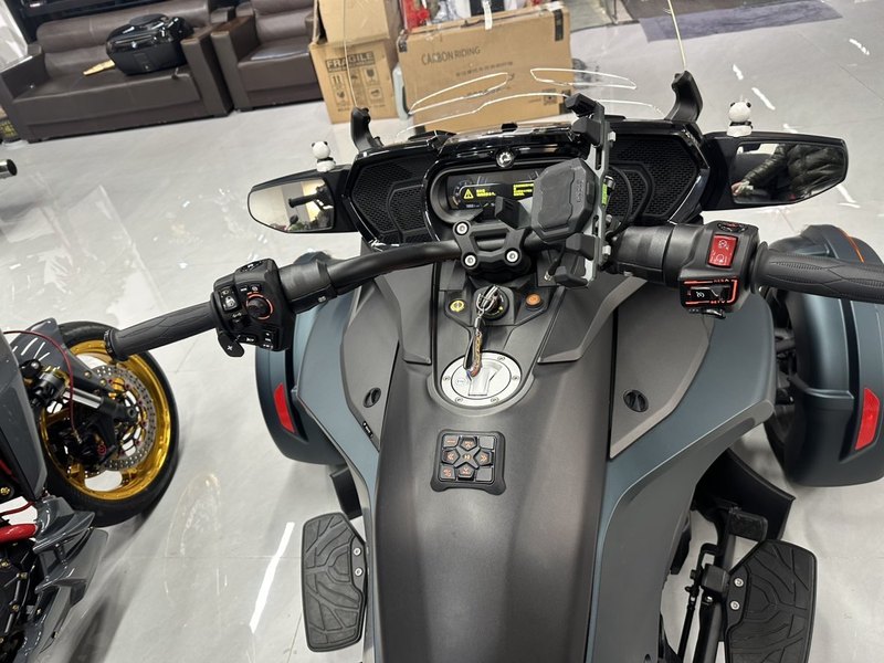 二手庞巴迪Spyder F3 