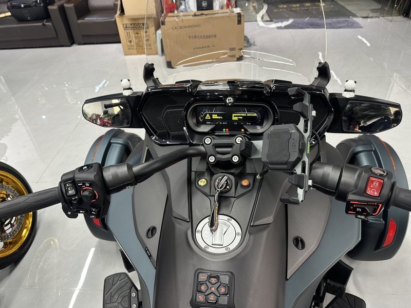 二手庞巴迪Spyder F3 