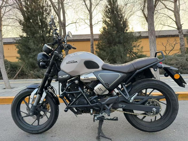 二手五羊本田鸷道 CB190SS