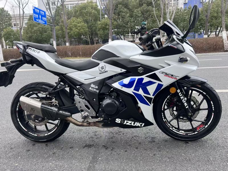 二手豪爵铃木GSX250R