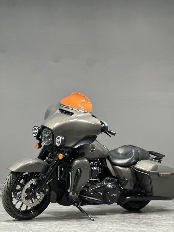 二手哈雷戴维森大道滑翔 Street Glide