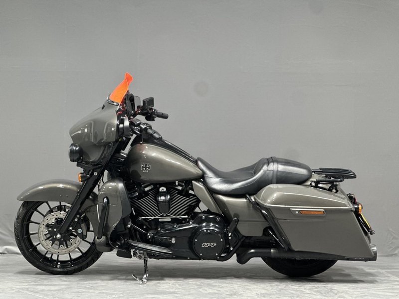 二手哈雷戴维森大道滑翔 Street Glide