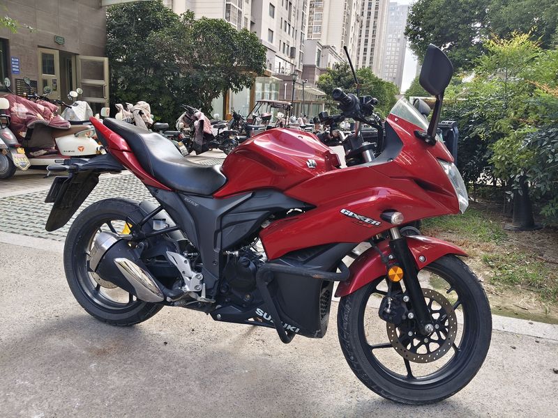 二手济南铃木极客飒 Gixxer 155
