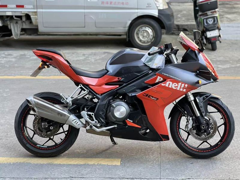 二手贝纳利龙卷风 Tornado 302R