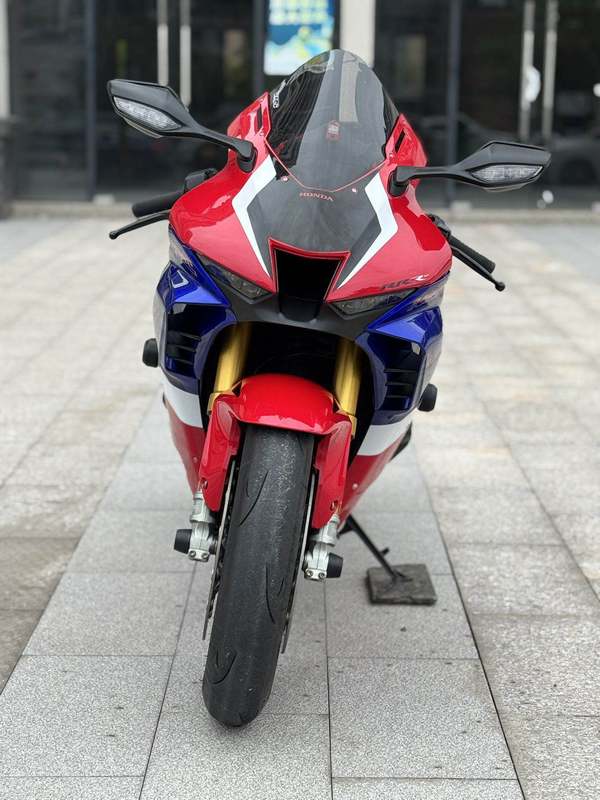 二手本田CBR 1000 RR-R