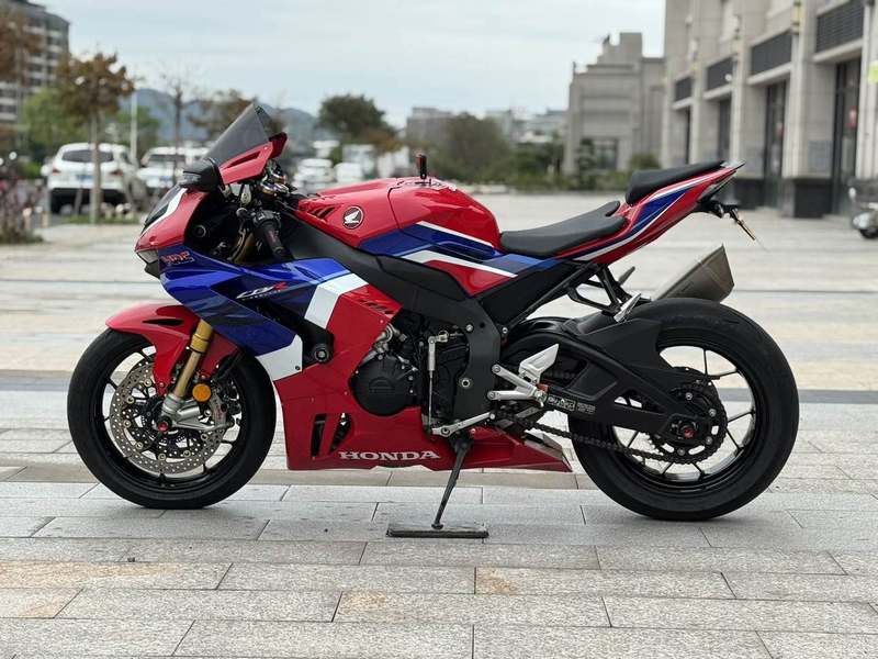 二手本田CBR 1000 RR-R