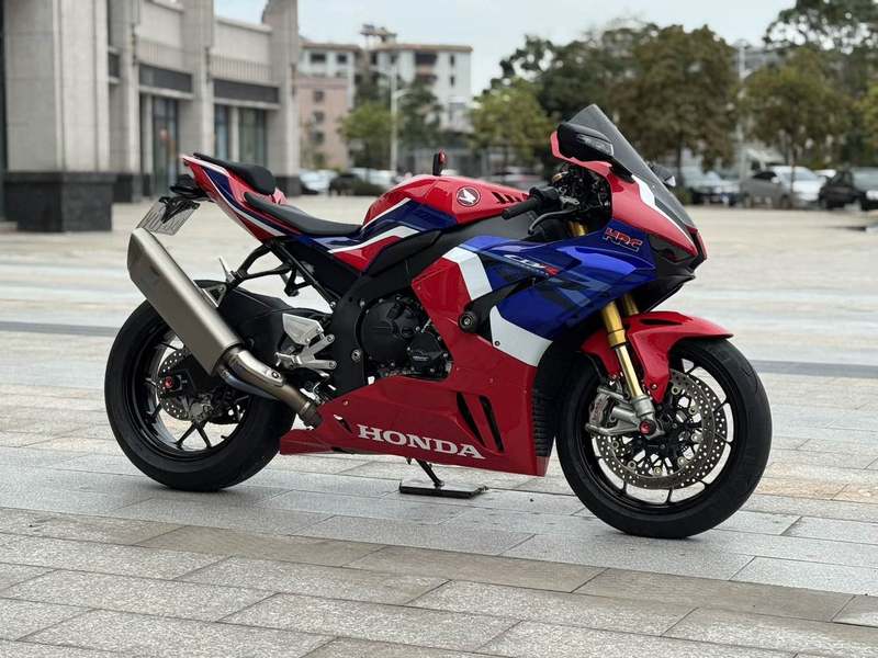 二手本田CBR 1000 RR-R