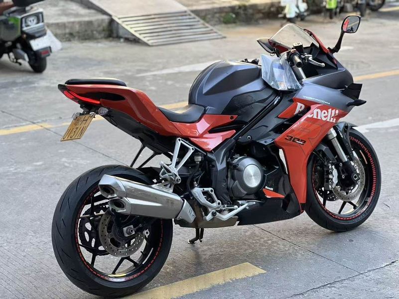 二手贝纳利龙卷风 Tornado 302R