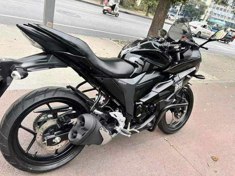 二手济南铃木极客飒 Gixxer 155