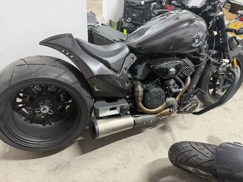 二手香帅金刚狼800S