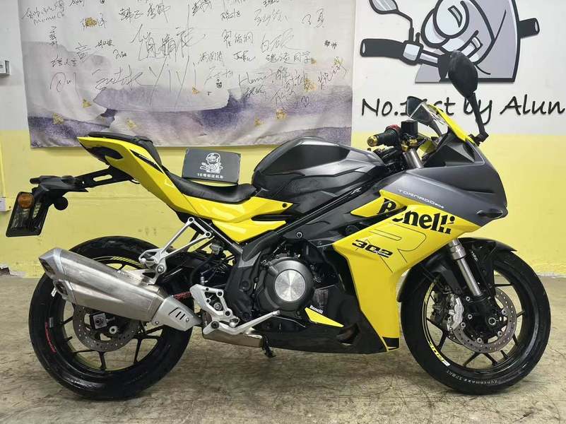 二手贝纳利龙卷风 Tornado 302R