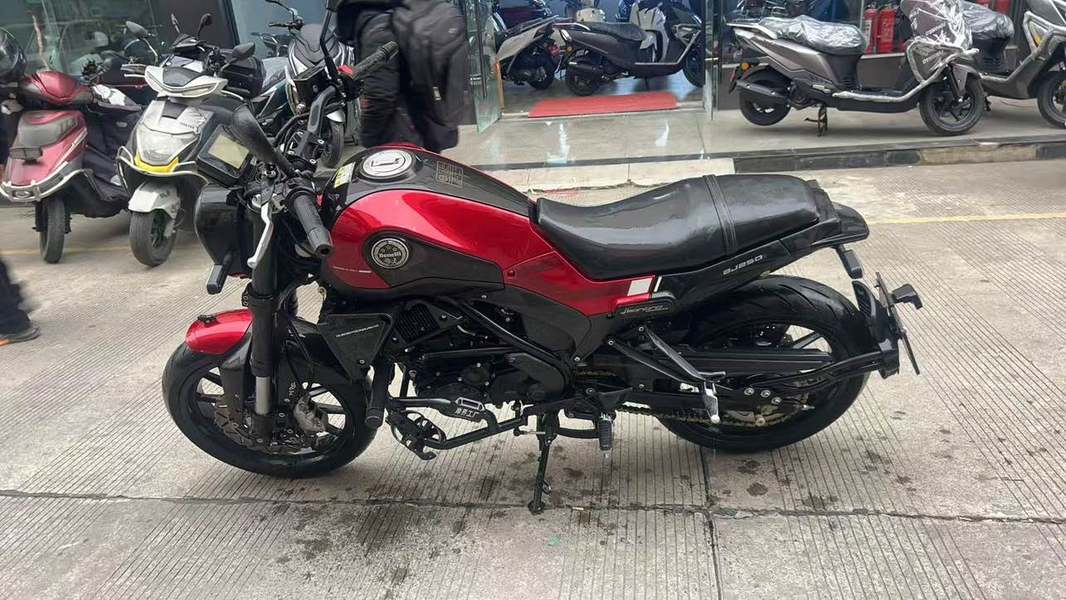 二手贝纳利幼狮 Leoncino 250