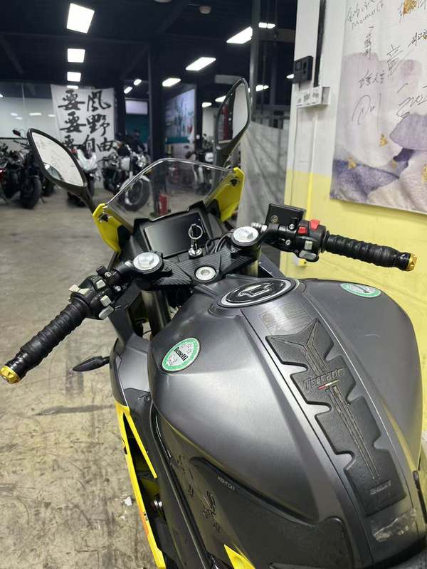 二手贝纳利龙卷风 Tornado 302R