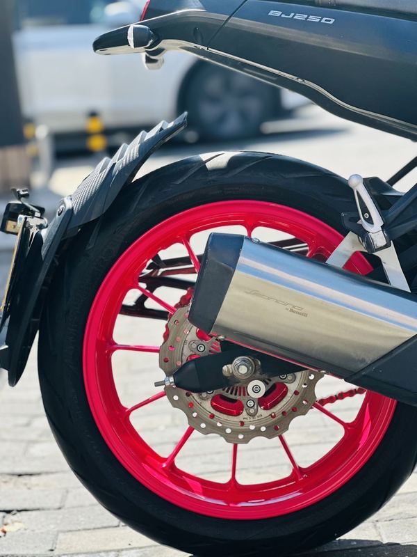 二手贝纳利幼狮 Leoncino 250