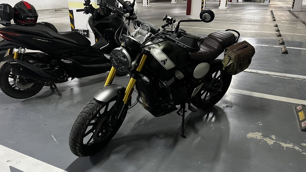 二手凯旋Scrambler 400 X
