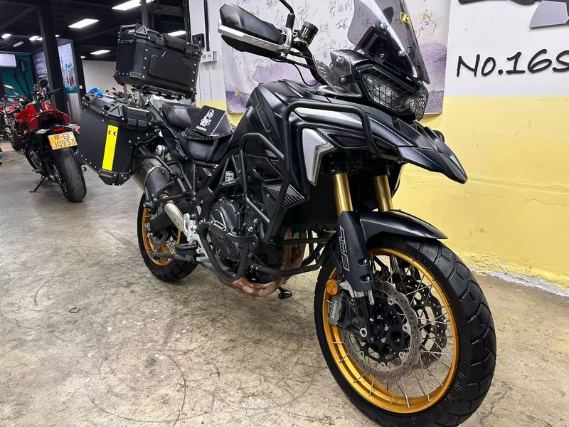 二手贝纳利TRK702