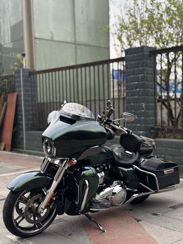 二手哈雷戴维森大道滑翔 Street Glide