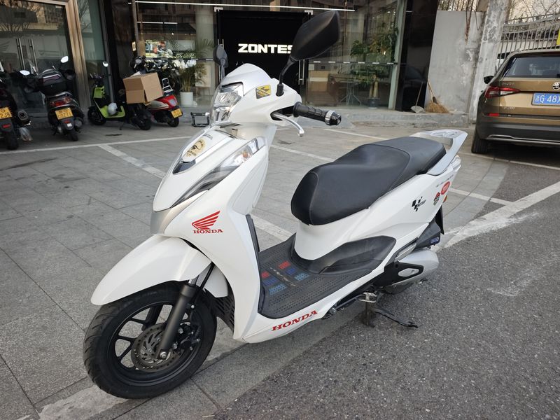 二手五羊本田Lead125