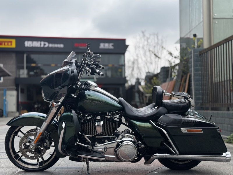 二手哈雷戴维森大道滑翔 Street Glide