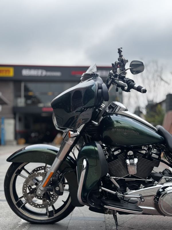 二手哈雷戴维森大道滑翔 Street Glide