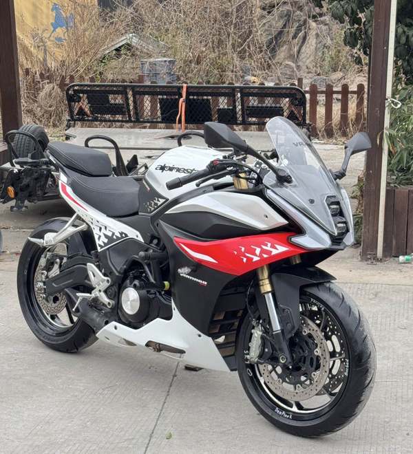 二手贝纳利龙卷风 Tornado 552R