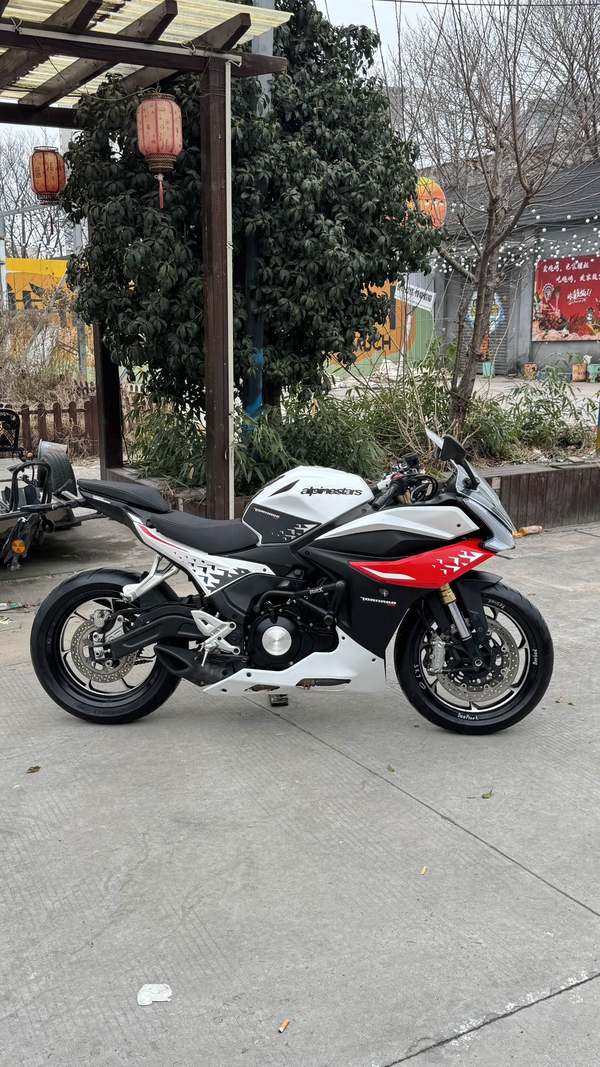 二手贝纳利龙卷风 Tornado 552R