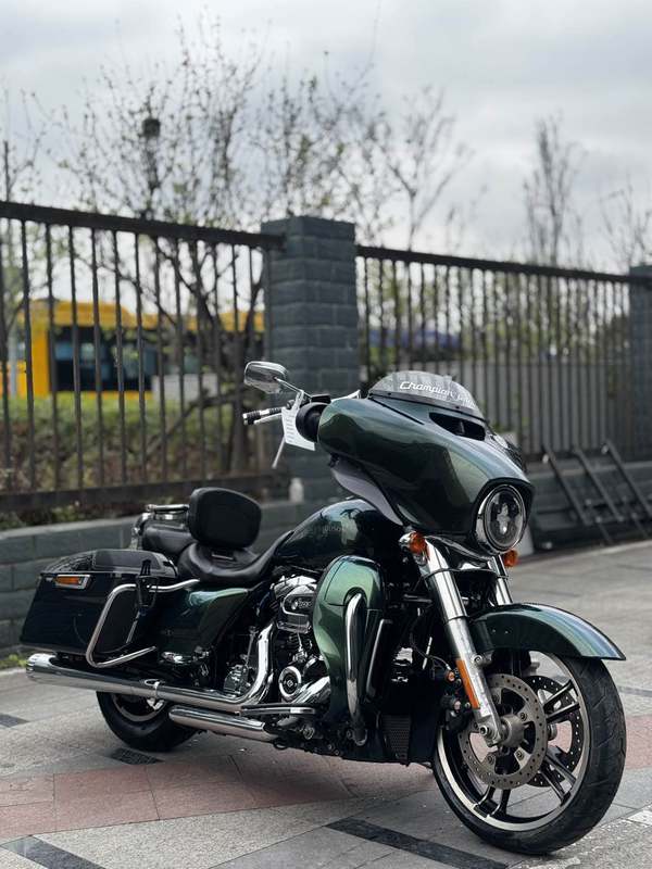 二手哈雷戴维森大道滑翔 Street Glide