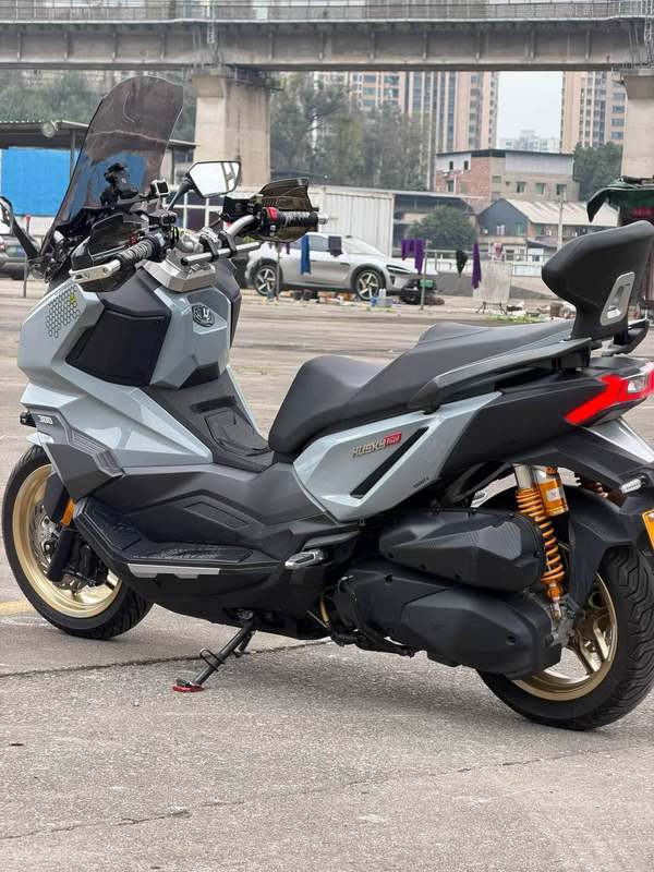 二手三阳哈士奇 Husky ADV300