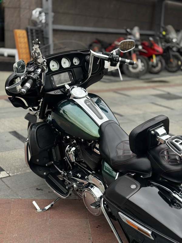 二手哈雷戴维森大道滑翔 Street Glide