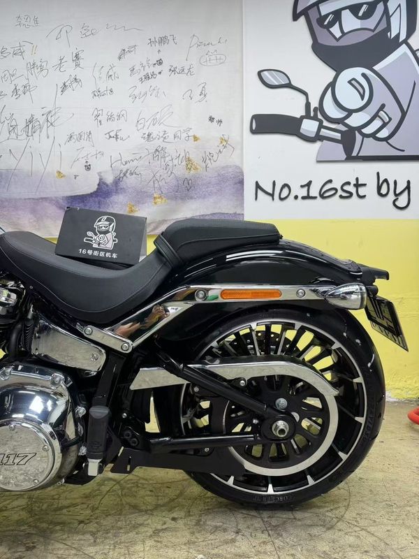 二手哈雷戴维森突破者 Breakout