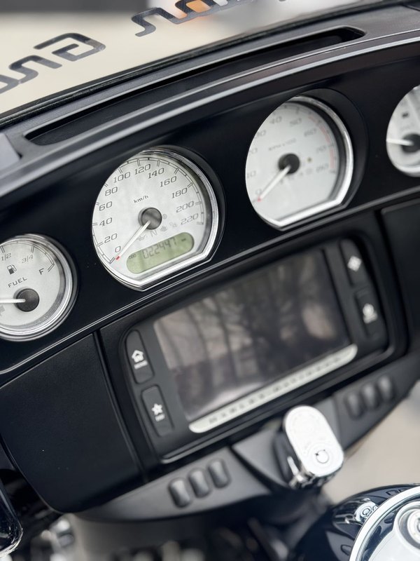 二手哈雷戴维森大道滑翔 Street Glide