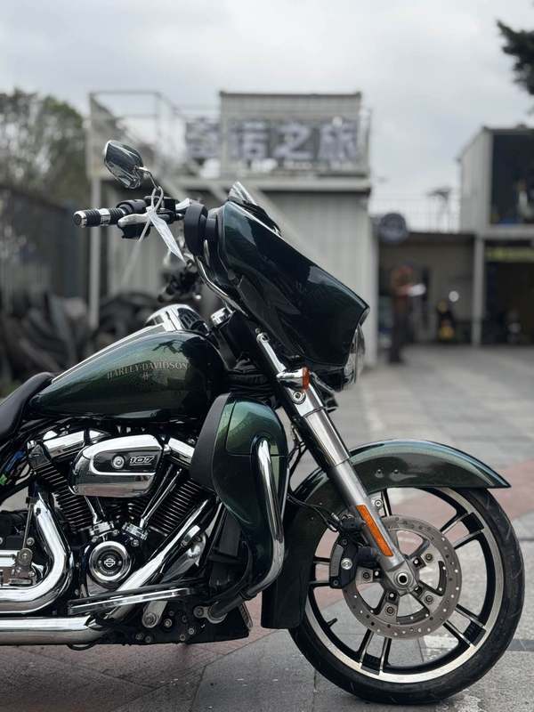 二手哈雷戴维森大道滑翔 Street Glide
