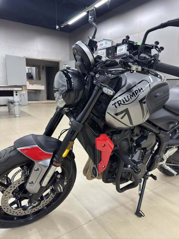 二手凯旋Trident 660