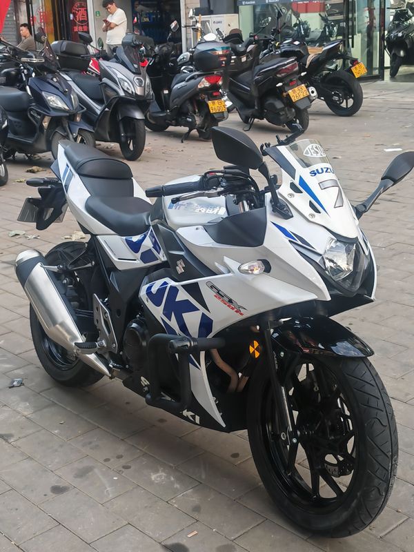 二手豪爵铃木GSX250R
