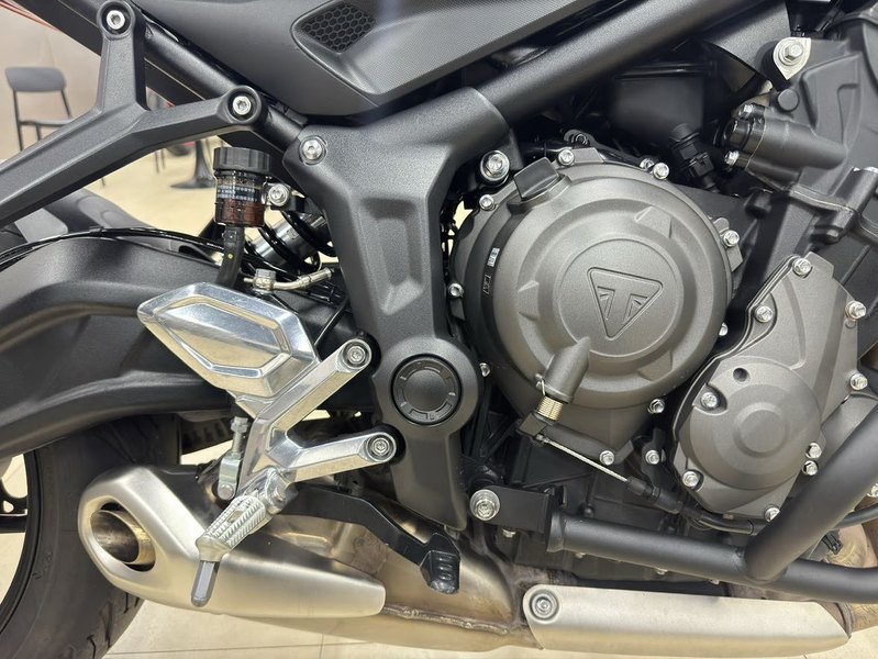 二手凯旋Trident 660