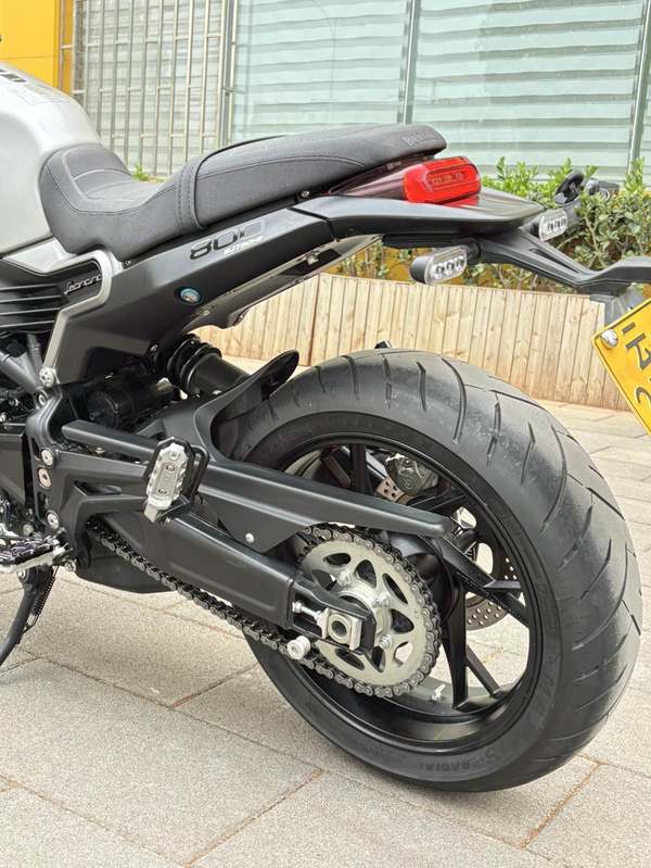 二手贝纳利幼狮 Leoncino 800