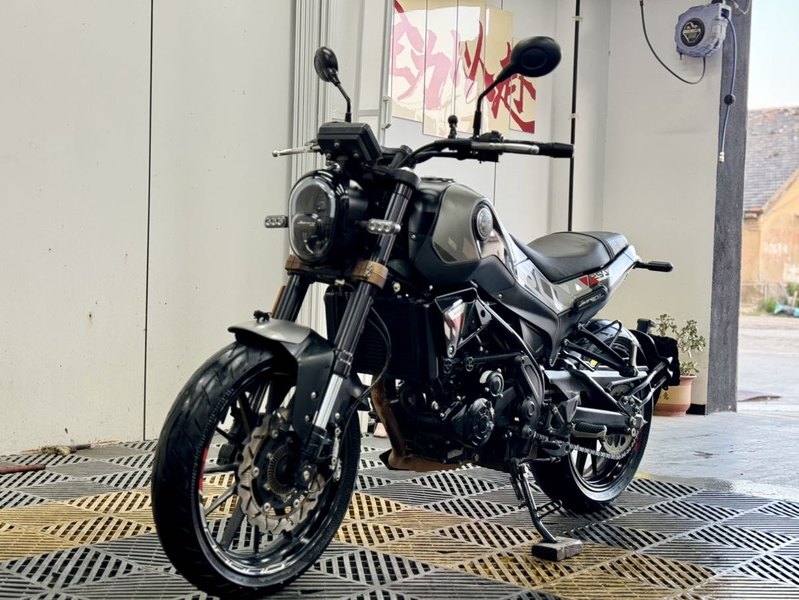 二手贝纳利幼狮 Leoncino 250