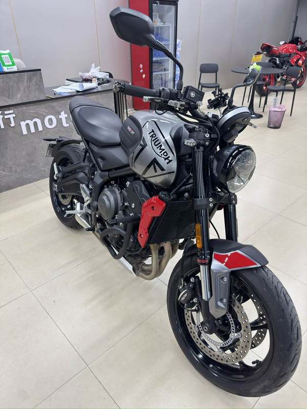 二手凯旋Trident 660