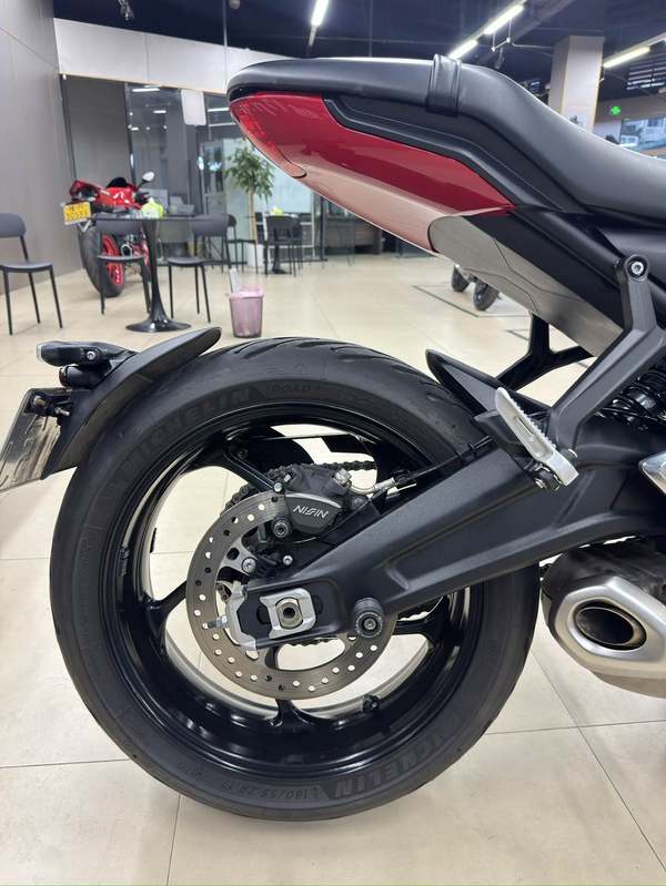 二手凯旋Trident 660