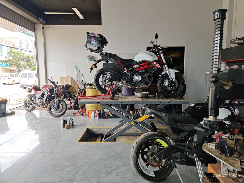 二手贝纳利蓝宝龙 BN302S