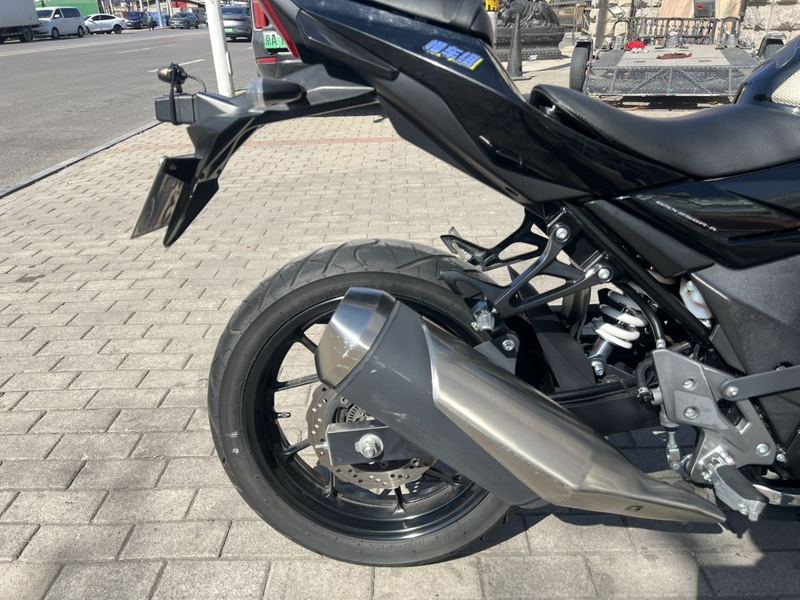 二手豪爵铃木GSX250R